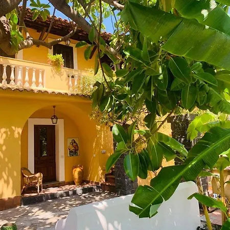 Le Gemelle Dell'alcantara Bed & Breakfast Motta Camastra
